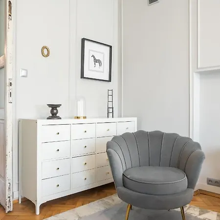 Premium Artdeco Boutique By Bookinghost